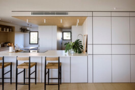 Vista de la cocina en Bahía01. Proyecto de Juan Parra Arquitectura 