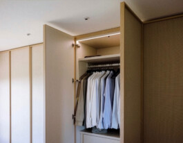 Detalle armario vestidor en Bahía01. Proyecto de Juan Parra Arquitectura