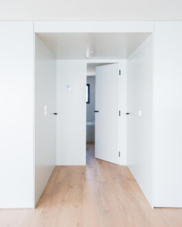 Acceso habitaciones Bahía 19. Proyecto de Juan Parra Arquitectura