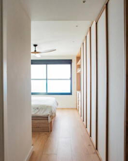 Vista entrada a la habitación principal Detalle mueble baño de Bahía 19. Proyecto de Juan Parra Arquitectura