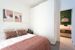 Habitación con baño en suite de Colón16. Proyecto de Juan Parra Arquitectura