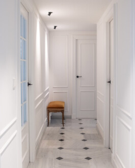 Pasillo con acceso a habitaciones de Levante12. Proyecto de Juan Parra Arquitectura