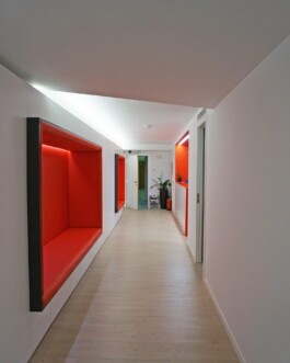 Entrada y sala de espera Notaría Buendía Alicante. Proyecto de Juan Parra Arquitectura