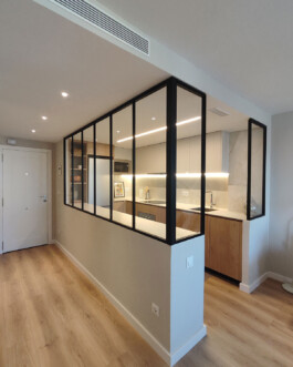 Tabique con cristal para cocina de SanSebastián 18 Proyecto de Juan Parra Arquitectura